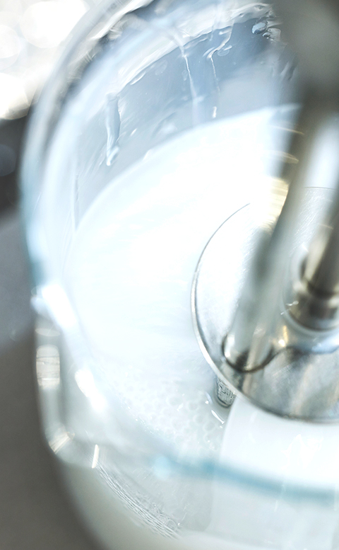 クリームと化粧水を1つの液状に安定させる技術